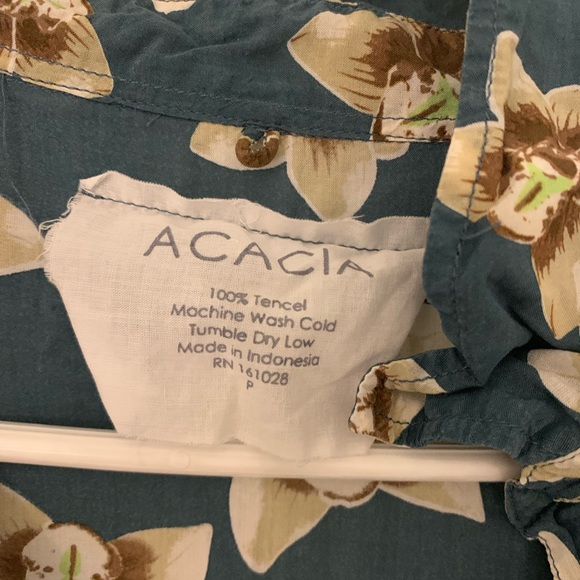 Acacia Walvis dress TROPIC (cover photo indicates fit, next photos for pattern) - Picture 7 of 8